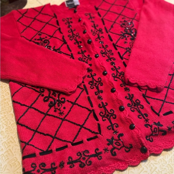 Vintage Elegant Red Cardigan with Black Embroidery - Picture 4 of 11